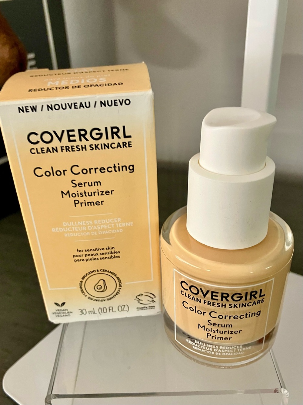 COVERGIRL Color Correcting Serum Moisturizer Primer in Medium